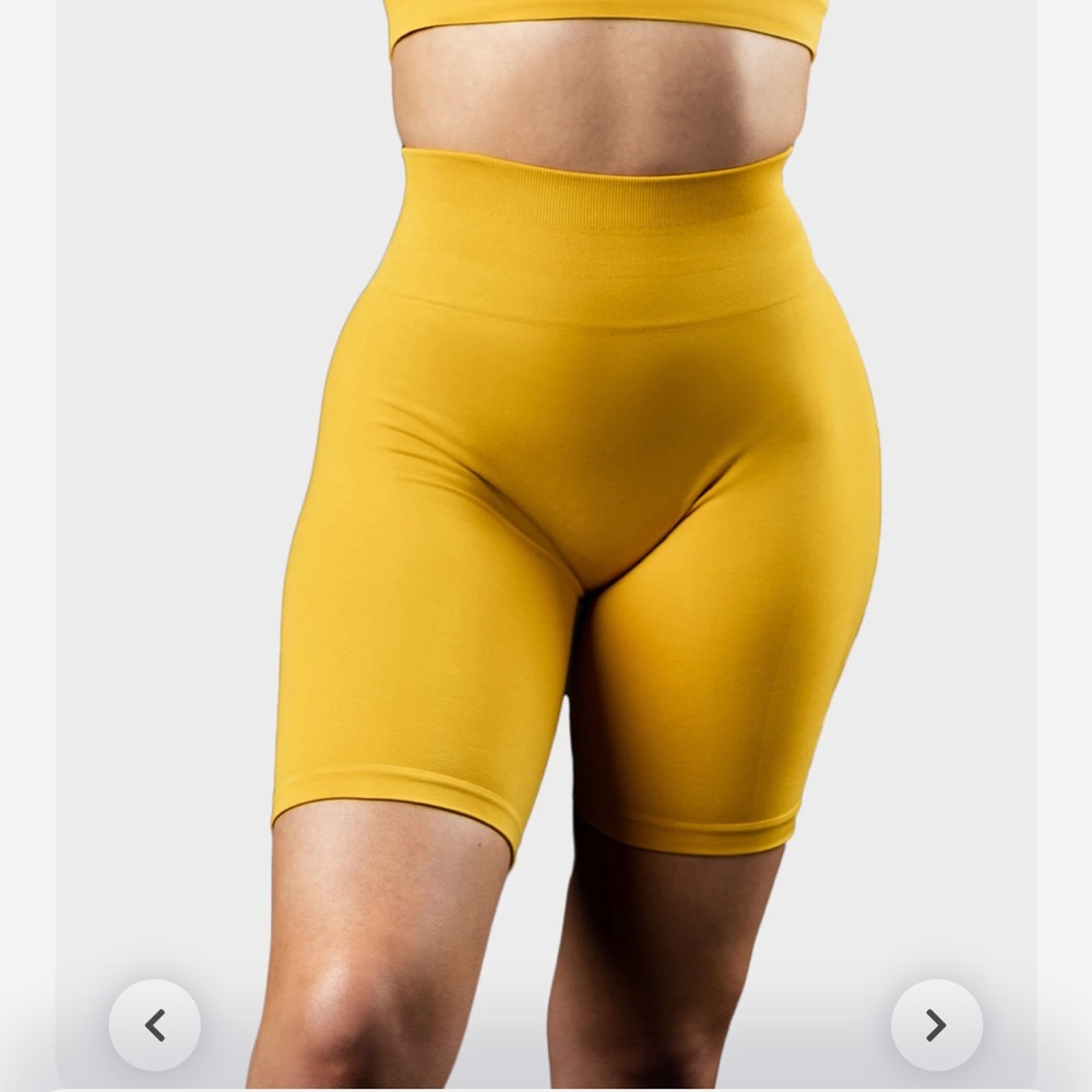 Alphalete amplify biker short